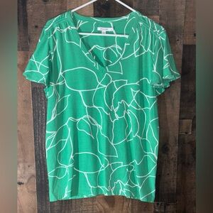 Women’s Sz 3 XL Chico's Green V-Neck Short Sleeve Top with White Floral Outline